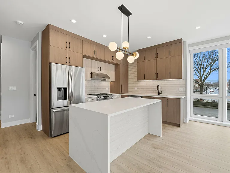2355 W Flournoy St #102 — Photo 4