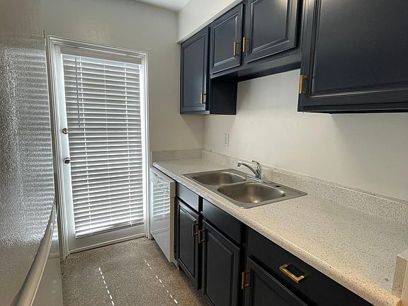 3rd image of 306 Columbia Dr
