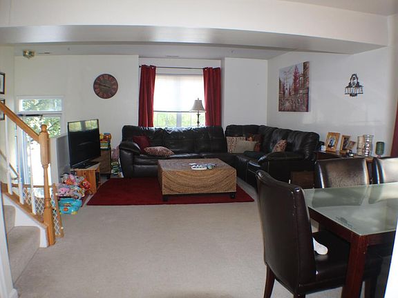 Living room Pic #1