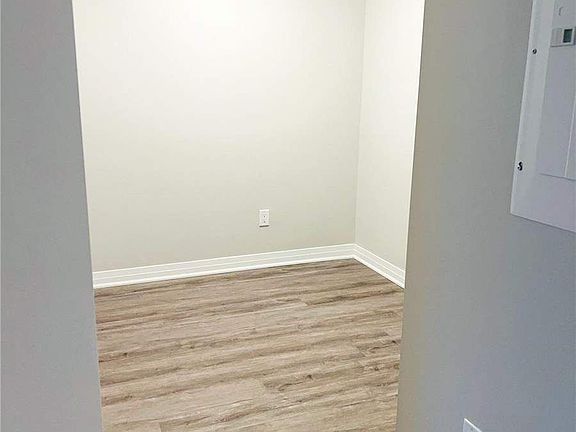 4th image of 95 Dundas St W #109