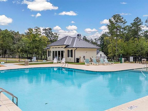 4th image of 615 Misty Banks Dr