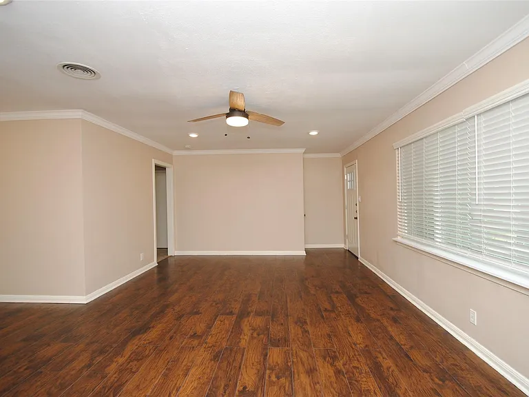 10034 Cedardale Dr — Photo 10