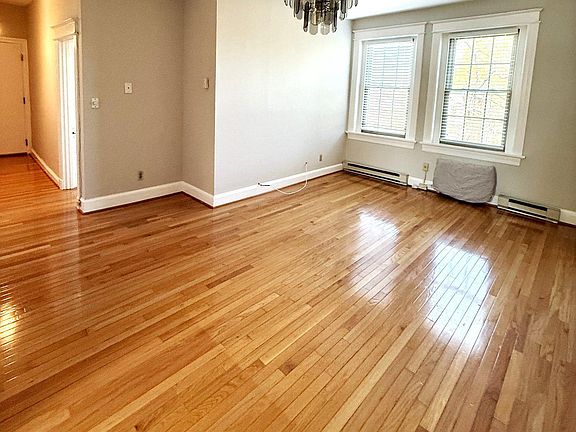 5th image of 2010 Kalorama Rd NW APT 402