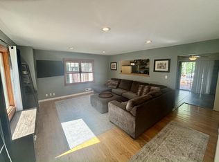 25 N Lapham Peak Rd, Delafield, WI 53018