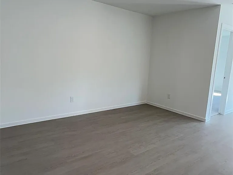 327 Parkin Ct — Photo 22