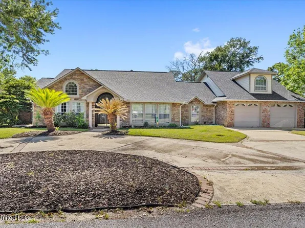 6313 Hermosa Dr, Gautier, MS 39564