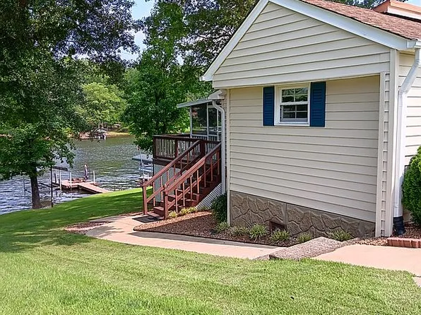 696 Brown Arrow Cir, Inman, SC 29349