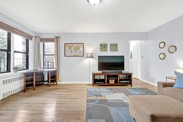 Sold by REMAX Elite | media 10