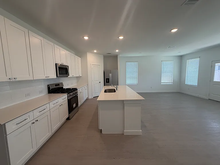 8908 San Carlos — Photo 11