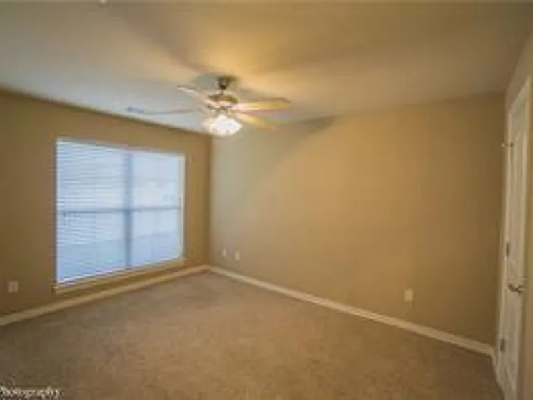 2537 N Vickers Pl — Photo 11