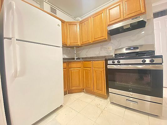 2nd image of 2173 Pacific St #2R