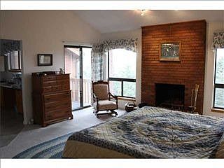 4th image of 3912 N Village Round Dr
