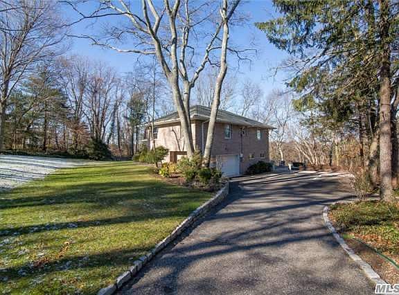 3rd image of 4 Hillcrest Ln