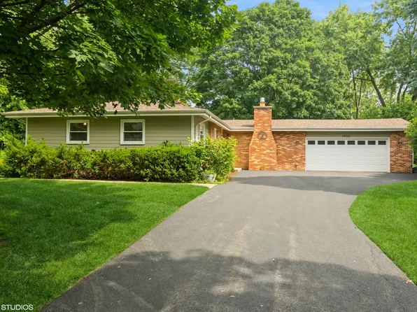 1950 N Maple Ln, Arlington Heights, IL 60004