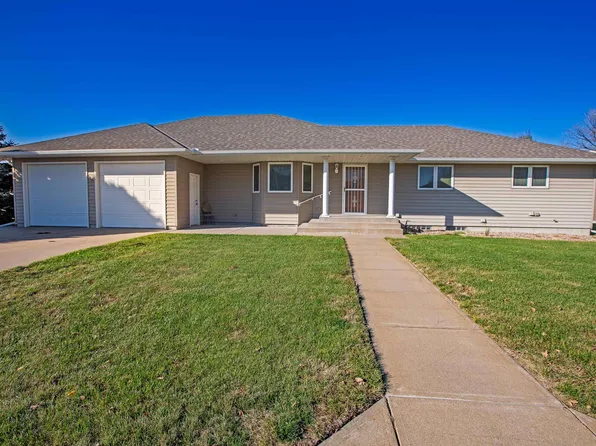 887 S Webster St, Minden, NE 68959