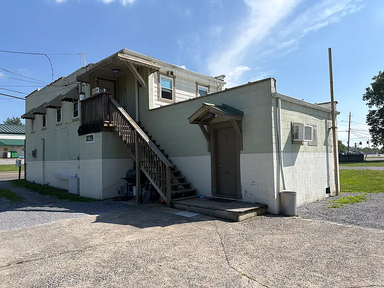 1022 W Main St #1 — Photo 14