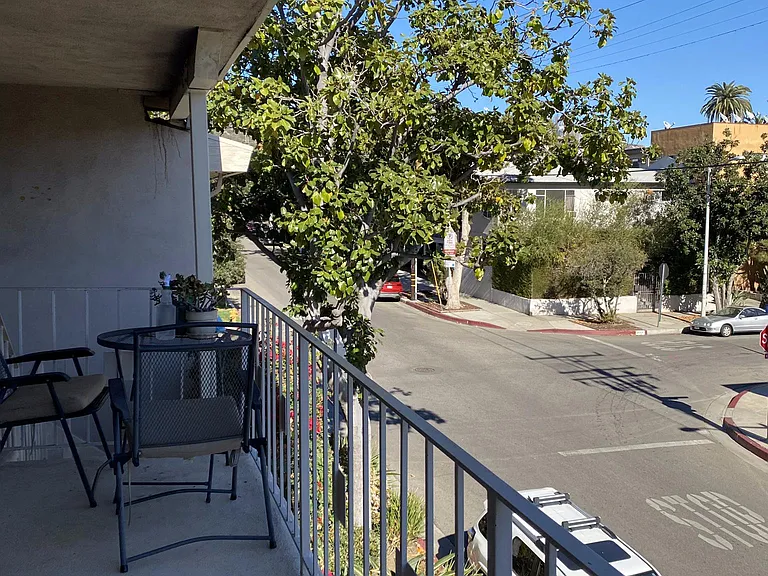 1173 N Curson Ave #9 — Photo 15