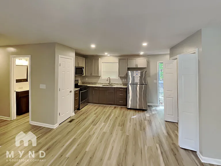 214 Aspen Dr — Photo 3