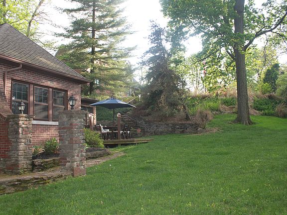 3rd image of 1113 Park Dr