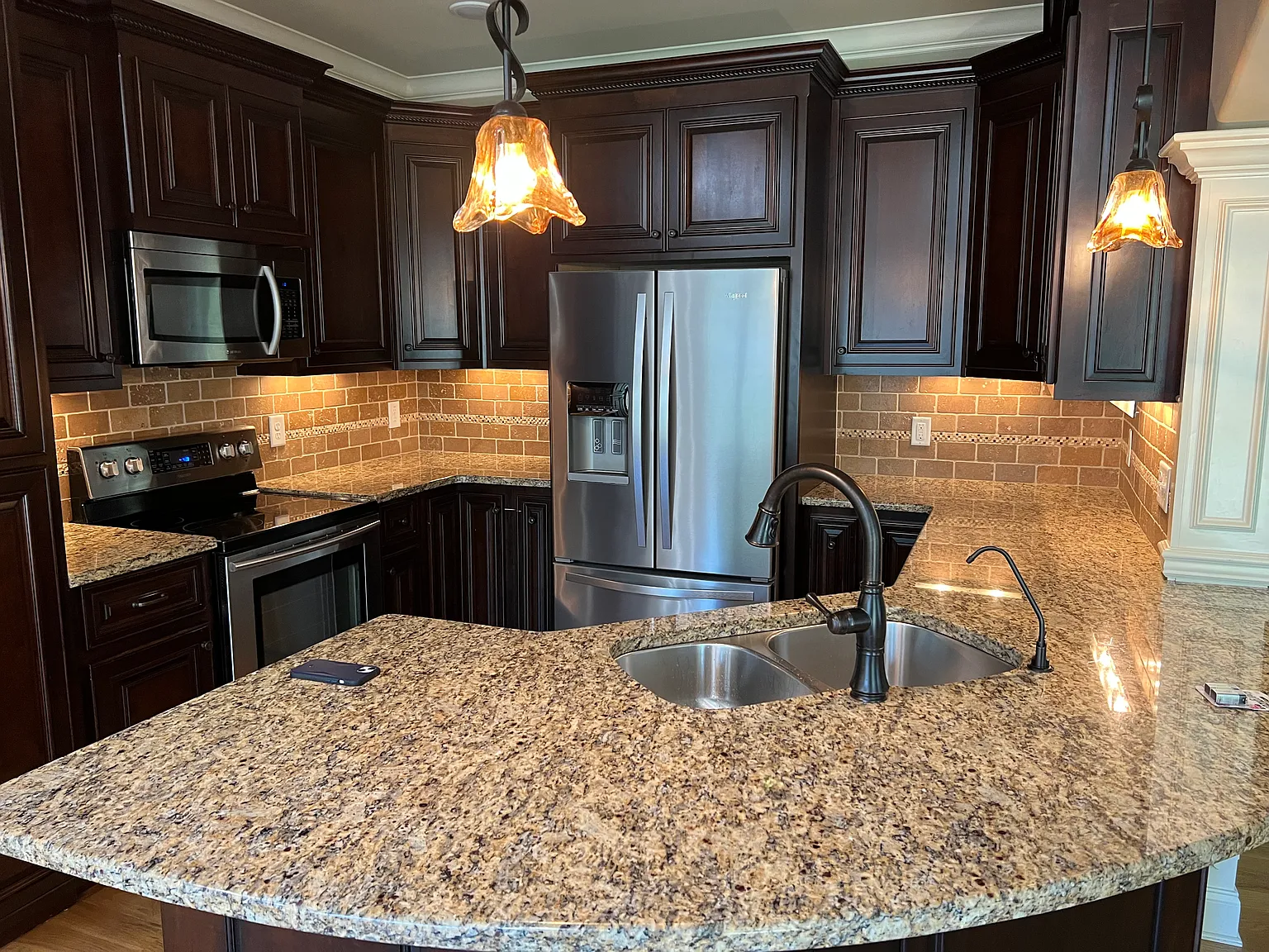 4 bed, 2400 sqft, $2,600 — Photo 4