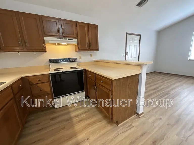 225 Eagle Rdg — Photo 8