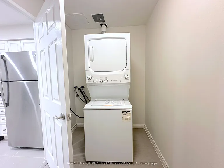 17 Brookbanks Dr #104 — Photo 8