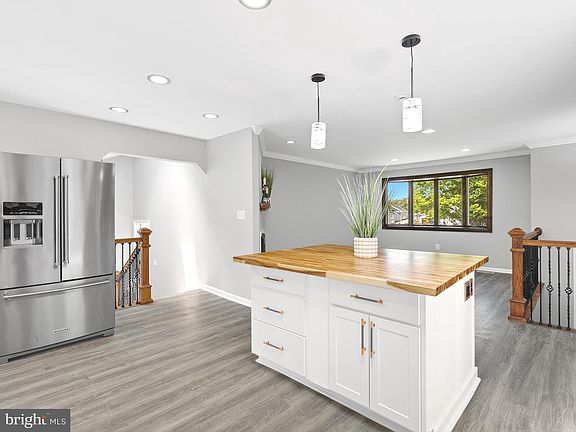 4th image of 8139 Forest Glen Dr