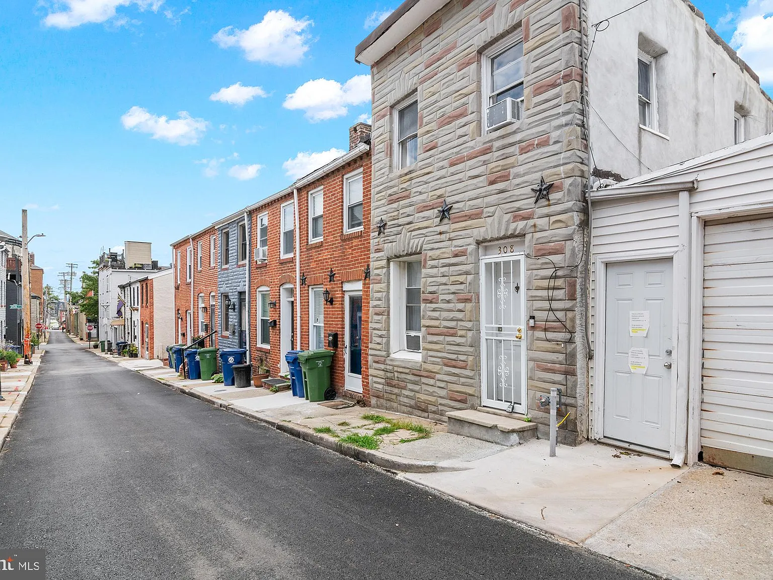 2 bed, 1.0 bath, 950 sqft, $1,900 — Photo 3