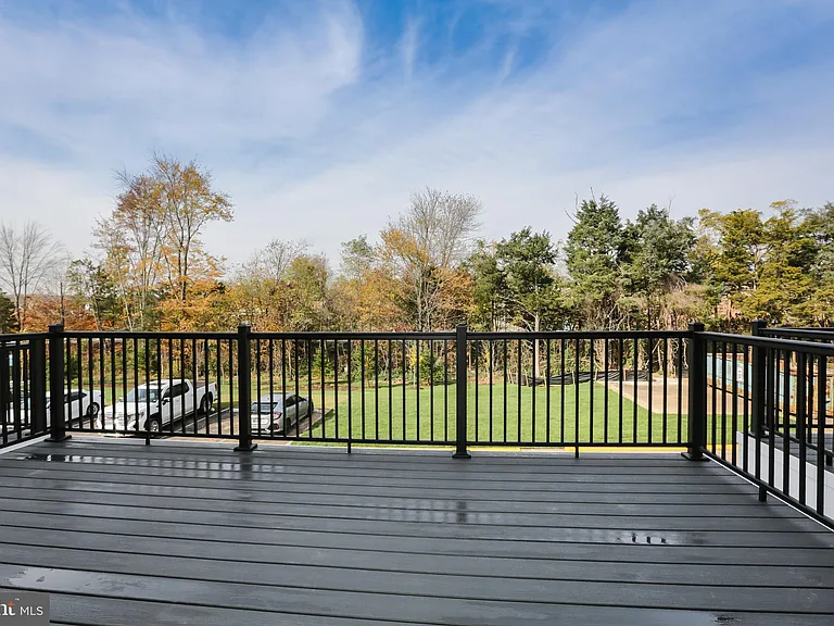 6722 Upland Manor Dr — Photo 40