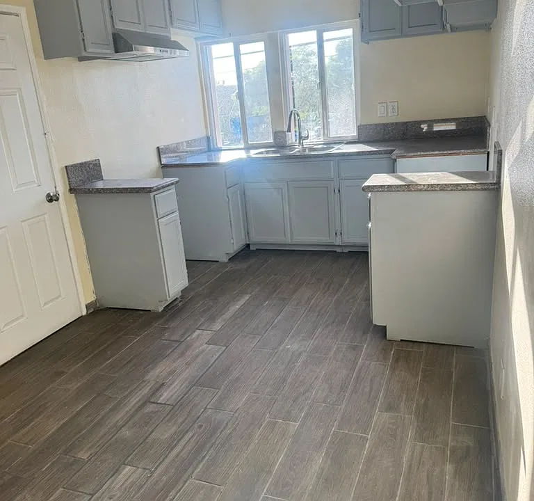2922 S Western Ave #3