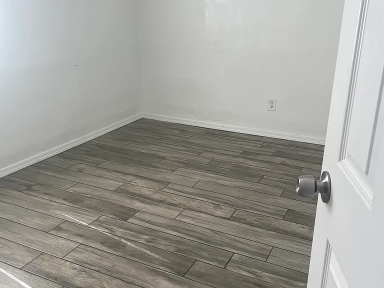 822 N 40th Ave #1E — Photo 8