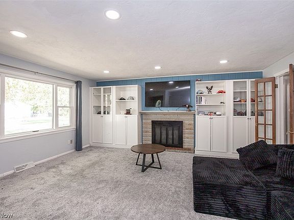 3rd image of 537 Randall Rd