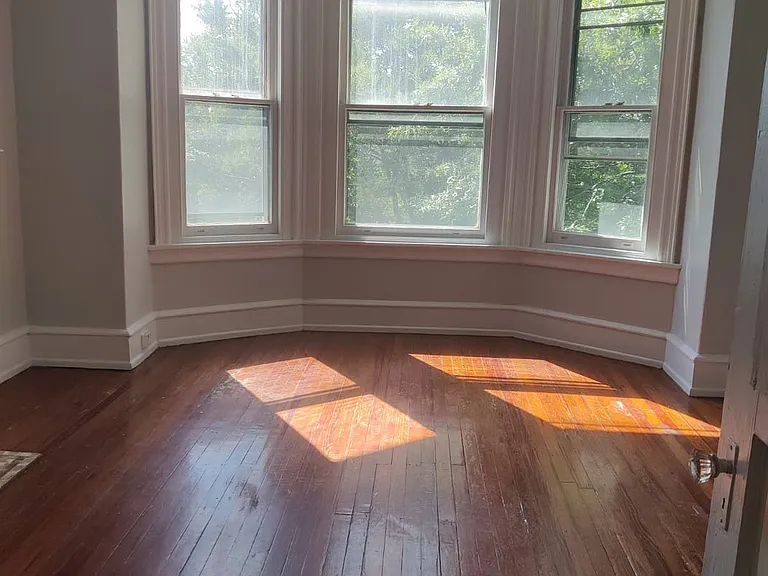 435 E Walnut Ln #1 — Photo 11