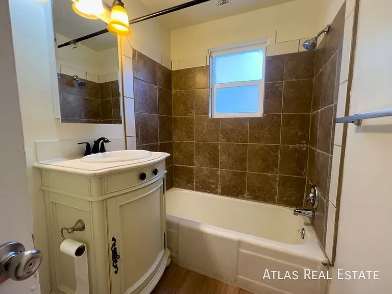 1457 Roberta St — Photo 11