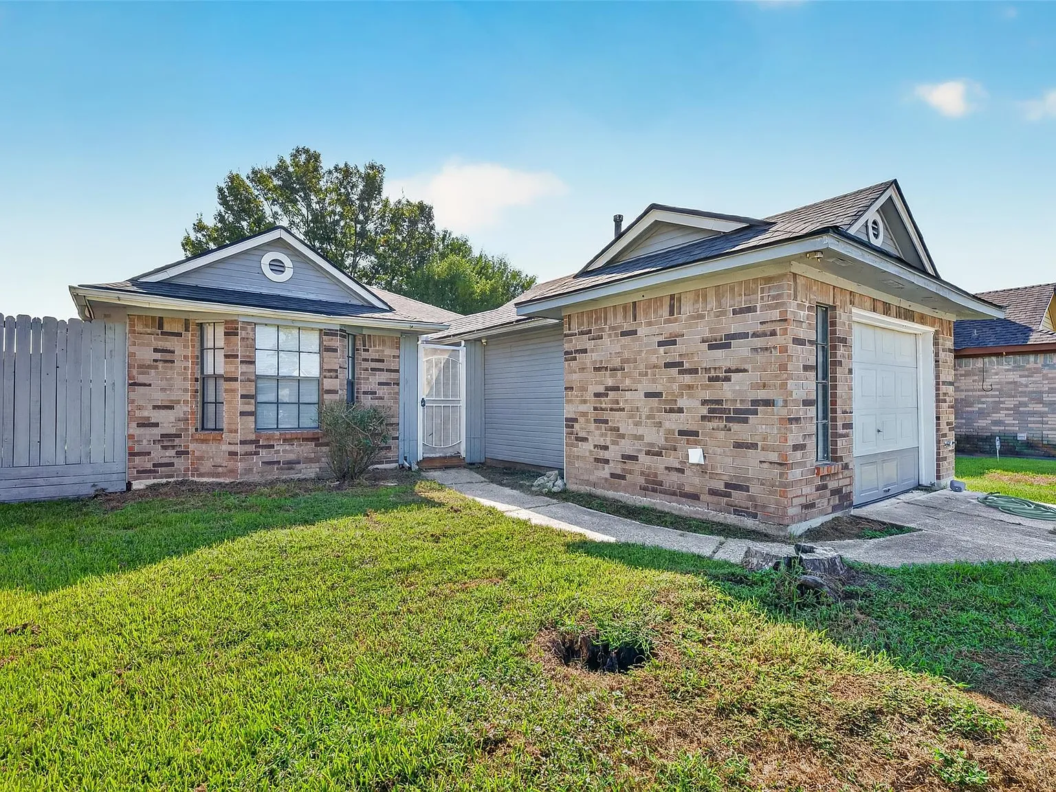 3 bed, 1.5 bath, 1056 sqft, $1,495 — Photo 1