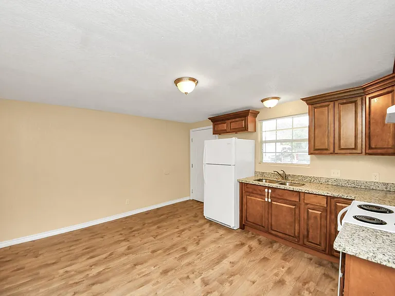 706 Harris Ave #3 — Photo 6
