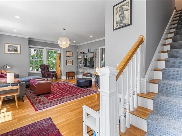 21 Hale St #21, Newton Upper Falls, MA 02464
