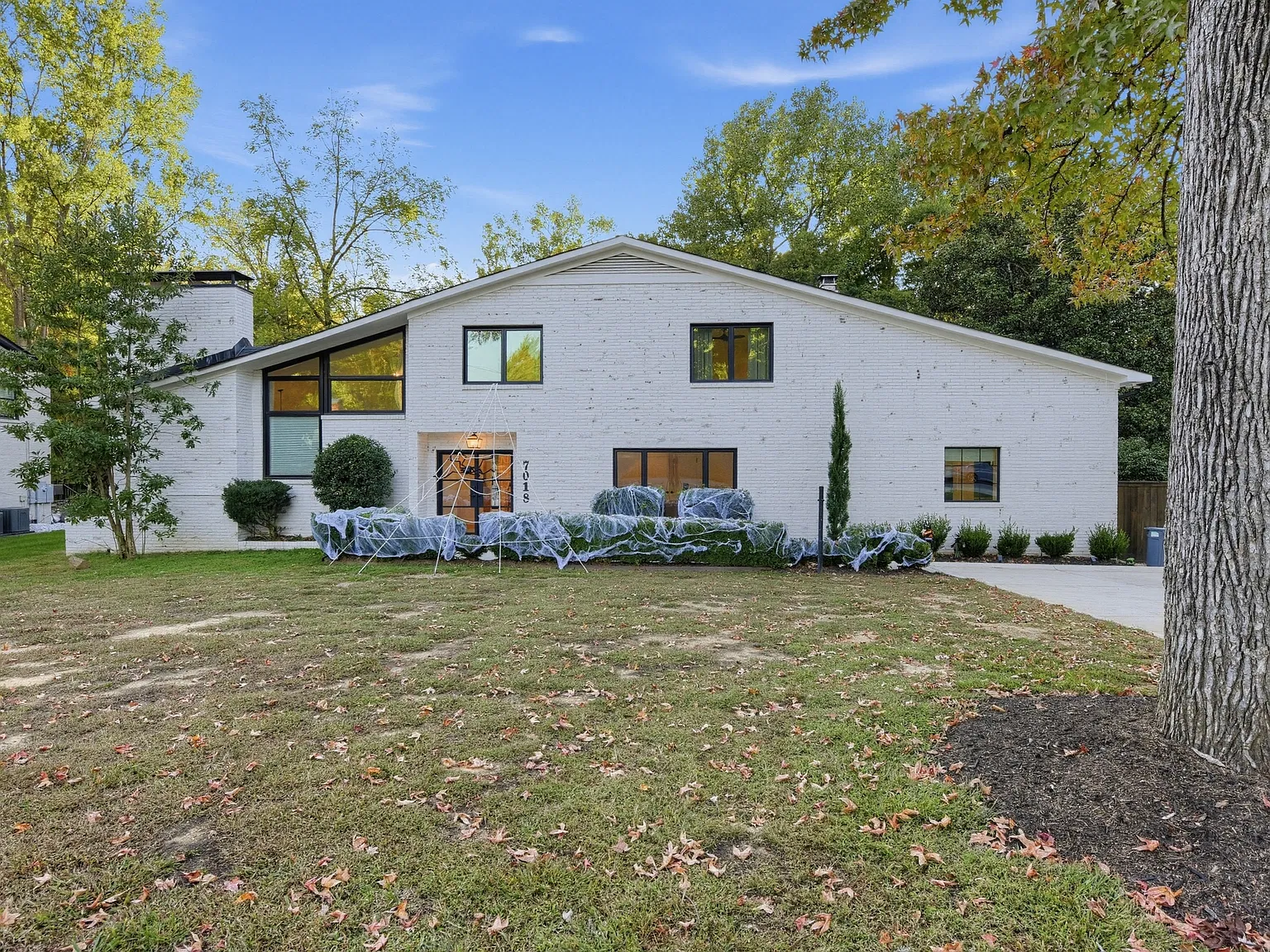 4 bed, 4.5 bath, 3268 sqft, $9,750 — Photo 4