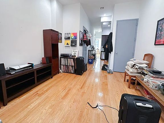 5th image of 1423 De Kalb Ave #2L