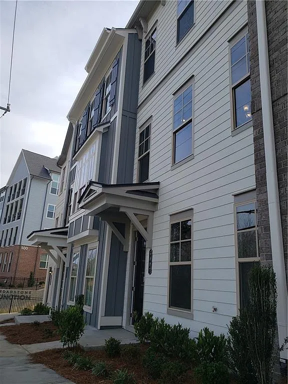 4 bed, 3.5 bath, 2013 sqft, $2,900 — Photo 1