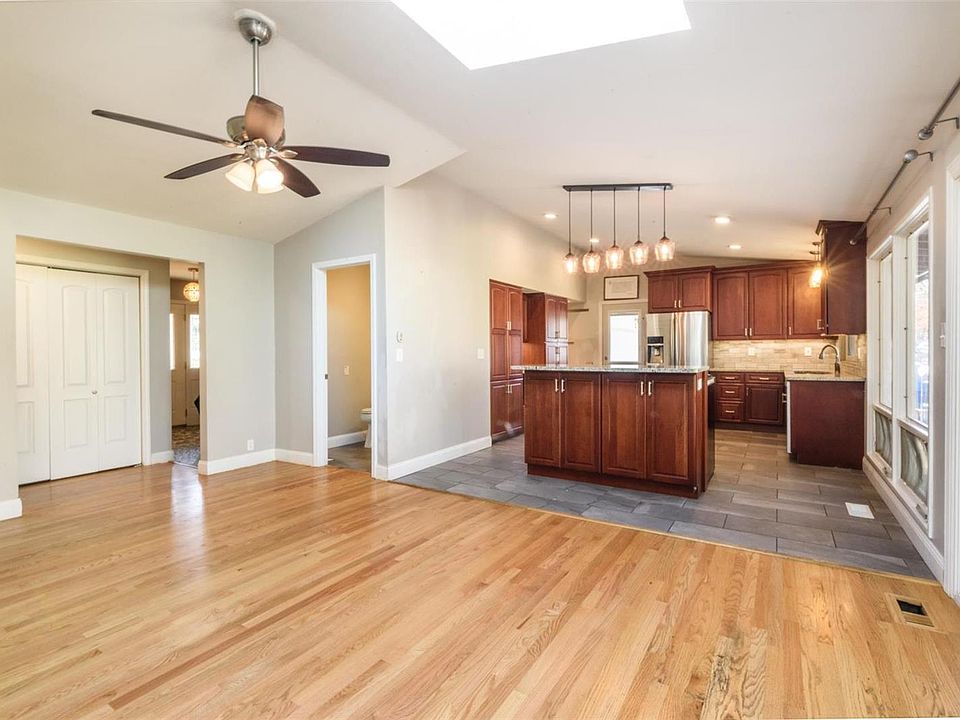 1st image of 844 Claymont Dr