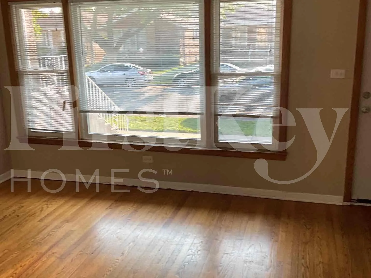 3 bed, 2.0 bath, 1060 sqft, $2,270 — Photo 2