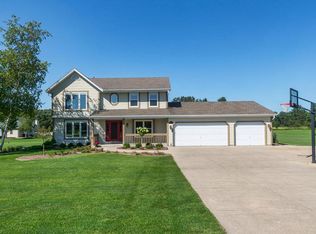 W319S3403 Squire Rd, Waukesha, WI 53189