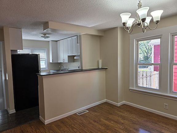 3rd image of 591 Longmeadow Rd