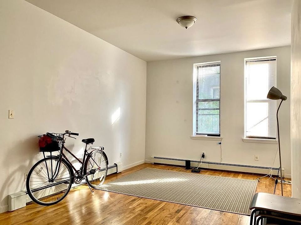 1st image of 280 Wilson Ave APT 2R