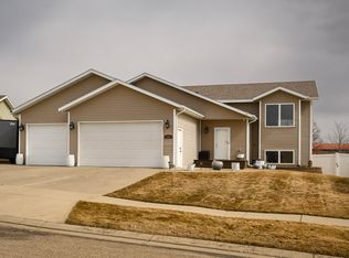 5505 Yukon Dr, Bismarck, ND 58503