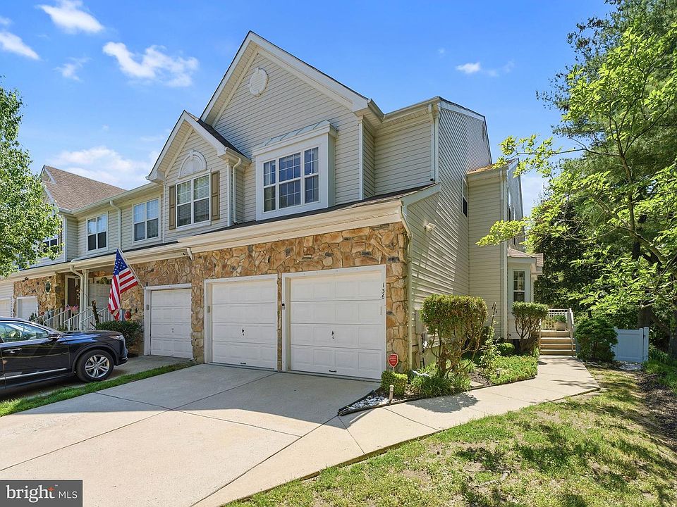 1st image of 136 Buckingham Way