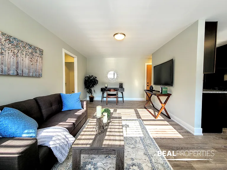 530 W Surf — Photo 64