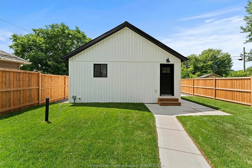 2 bed, $2,050 — Photo 2