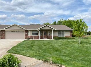 2711 Pine Wood Dr, Central City, NE 68826